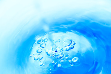 水の泡と水面、水中の素材。健康や医療、環境やライフスタイル、飲料のイメージ。