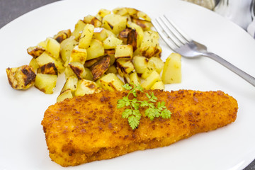 poisson pané et pommes de terre
