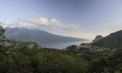 Fototapeta na wymiar Panorama Lago di Garda Ovest
