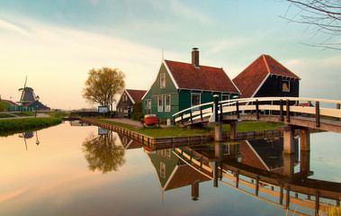 Obraz premium Wooden farmhouse at Zaanse Schans