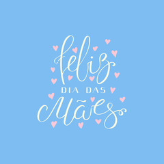 Hand written lettering quote Happy Mothers Day Happy Mothers Day in Portuguese, Feliz dia das maes, with hearts. Isolated objects on blue. Vector illustration. Design concept for Mothers Day card.