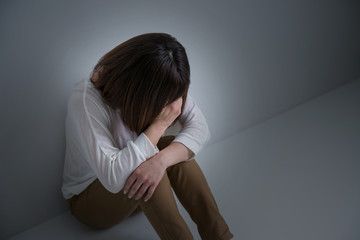 絶望する女性
