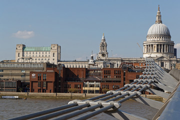 Fototapeta premium Millenium Bridge and Saint Paul Cathedral