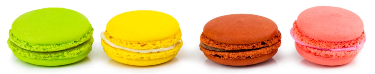 Fototapete Macarons Makronen oder Makronen auf weißem Hintergrund. Bunte Mandelplätzchen auf Draufsicht des Desserts