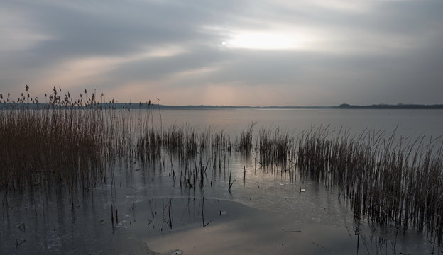 Blankensee am Abend mit d&uuml;nner Eisschicht