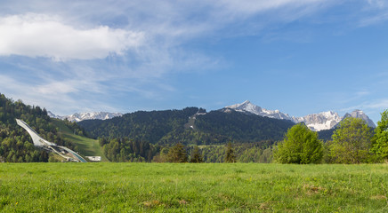 Fototapeta na wymiar Alpen Panorama von Garmisch-Partenkirchen Bayern Deutschland