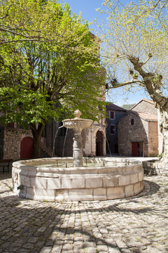 La fontaine de Sainte-Eulalie de Cernon