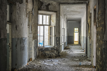Fototapeta na wymiar old abandoned building inside