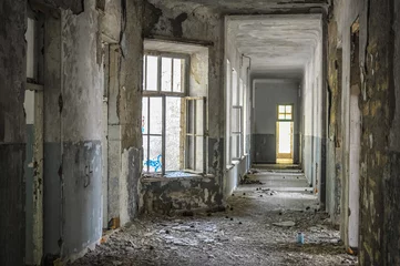 Selbstklebende Fototapete Alte verlassene Gebäude altes verlassenes Gebäude im Inneren