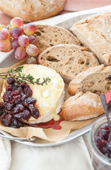 Gebackener Camembert mit Cranberries