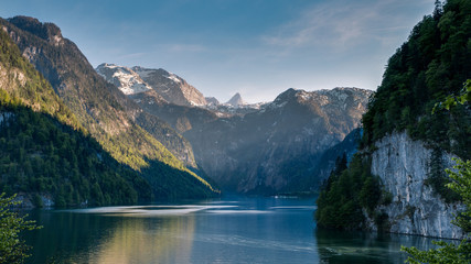 Fototapeta na wymiar Gebirge an einem See