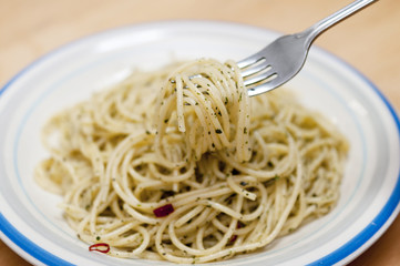 パスタのバジル炒め