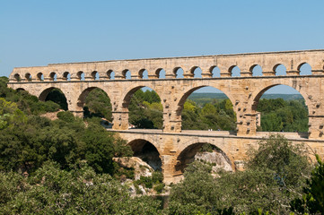Fototapeta na wymiar Gard-Brücke