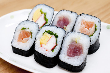 海鮮巻き寿司