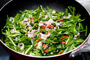 ニラと豚肉の炒め物