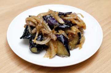 茄子と玉葱の炒め物