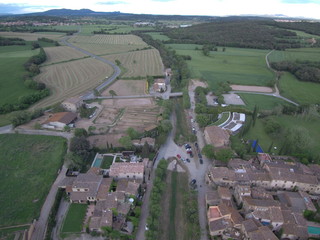Drone en Monells, pueblo del Emporda  en Gerona, Costa Brava (Catalu&ntilde;a,Espa&ntilde;a). Fotografia aerea con Dron.