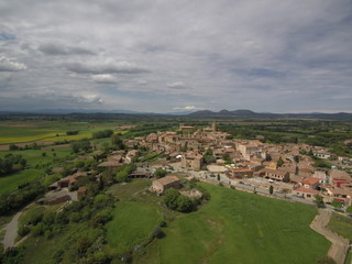 Fototapeta na wymiar Drone en Pals, pueblo medieval del Ampurdan en Girona, Costa Brava (Cataluña,España). Fotografia aerea con Dron.