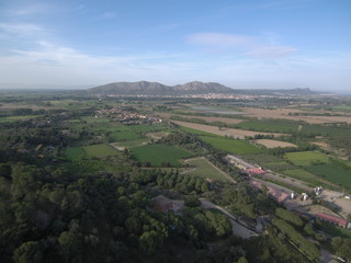 Fototapeta na wymiar Drone en Torroella de Montgri, pueblo del Ampurdan en Girona, Costa Brava (Cataluña,España). Fotografia aerea con Dron.