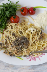 Garnish of spaghetti and mushrooms.