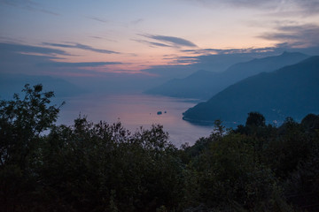 Tramonto sul lago maggiore visto da Indemini