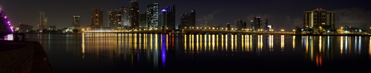 Obraz premium panoramic,night,Venetian Causeway, Miami, Florida, U.S.A.