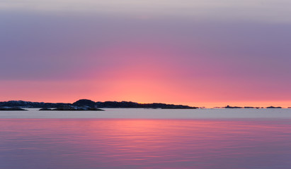 Obraz premium Setting sun glowing with beautiful colors,Saltholmen,Gothenburg,Sweden 