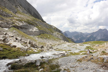 Fototapeta na wymiar Randonnée dans les Alpes