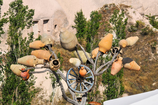 Tradi&ccedil;&atilde;o na Turquia. Pendurar pe&ccedil;as de barro em &aacute;rvores