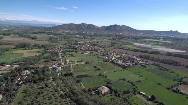 Drone en Llabia, pueblo de Torroellla de Montgri en el Emporda  en Gerona, Costa Brava (Cataluña,España). Video aereo con Dron.
