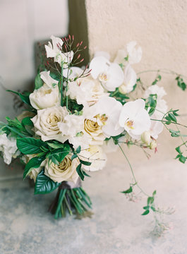 Natural Bride and Bouquet