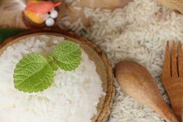 cooked jasmine rice and raw organic rice