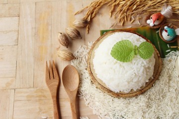 cooked jasmine rice and raw organic rice