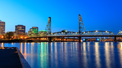 Fototapeta na wymiar The Hawthorne Bridge on Willamette River at night in downtown Portland
