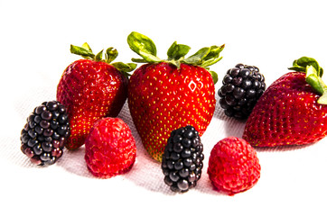 Obraz na płótnie Canvas strawberry'blackberry'raspberry. 