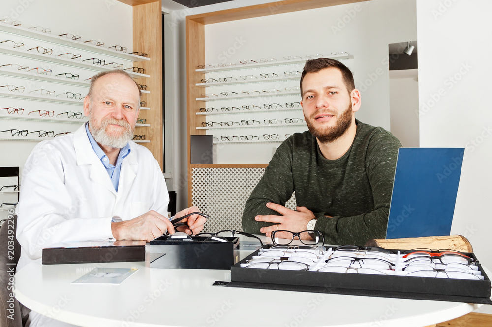 Wall mural Patient choosing eye glasses