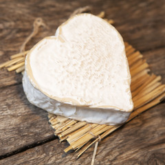 fromage camembert en cœur