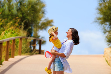 Obraz premium Cheerful woman holding kid. Happy mother with daughter.
