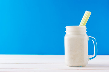 Smoothies of milk and oatmeal flakes