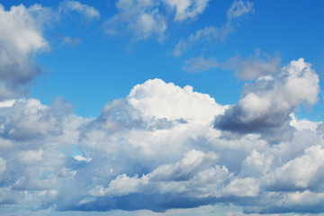 In the blue sky a cumulus cloud. The sun is shining. A pleasant calm wind. An atmosphere of well-being. Clean Air.