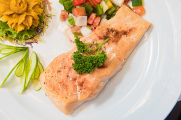 Grilled Salmon with Fresh Salad Leaf