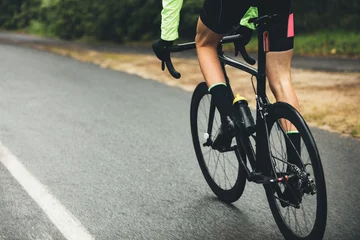 Wandcirkels aluminium Atleet fietsen op landweg © Jacob Lund