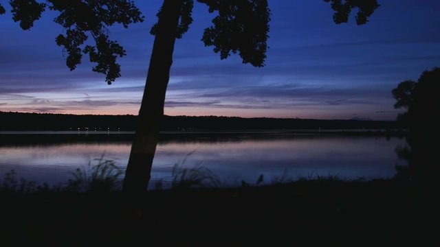 Sunset by the lake
Original Author: Danny Feng
www.hellodannyfeng.com