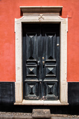 historische typische Haustüren in Portugal