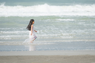 Fototapeta na wymiar Children walking on the beach