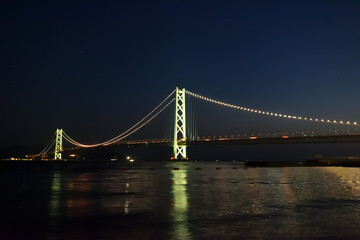Fototapeta na wymiar 明石海峡大橋の開通20周年記念イルミネーション