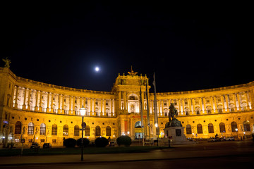 Fototapeta na wymiar Wiener Hofburg bei Nacht