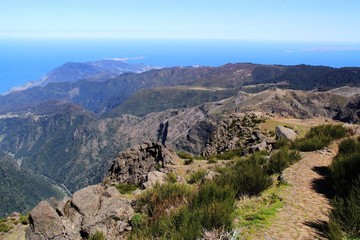Fototapeta na wymiar vues de l'île de Madère depuis le pico Arieiro