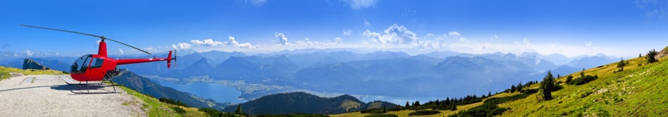 Panoramablick vom Schafberg auf den Wolfgangsee,in Österreich, mit Helikopter © Composer