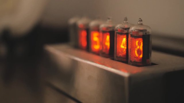 Hand made vintage clocked made with preamp.
Original Author: Danny Feng
www.hellodannyfeng.com